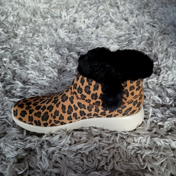 Skechers "Snow Kitty" On The Go Joy Ankle Booties - Picture 4 of 16